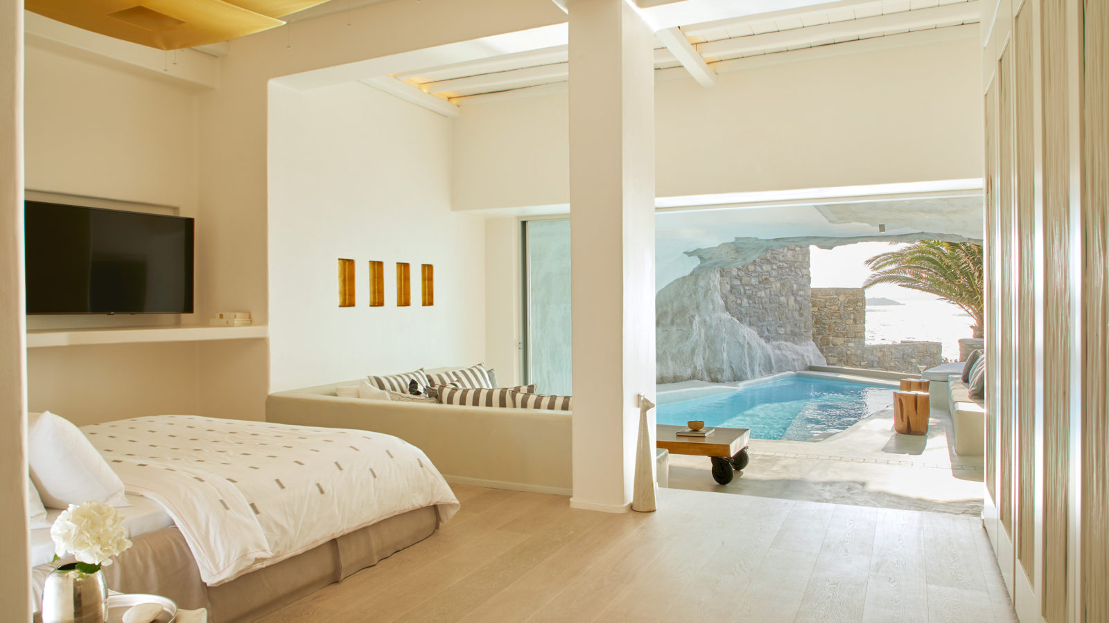 Luxurious accommodation in Greece